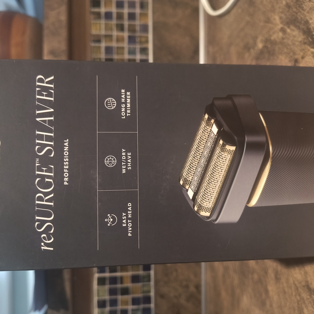 Shaver - Black and Gold